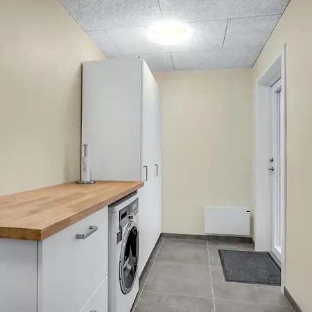 3 Bedroom Cozy In Holiday home