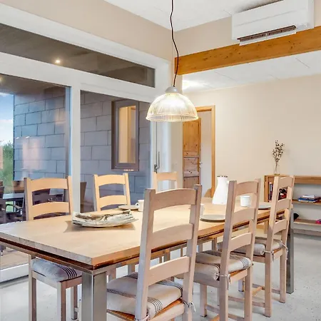 Prázdninový dům 3 Bedroom Cozy In *