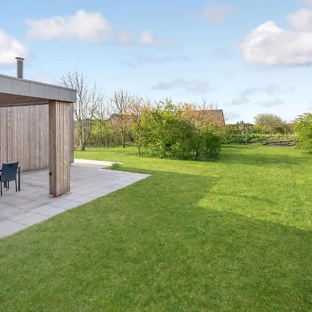 3 Bedroom Cozy In Holiday home