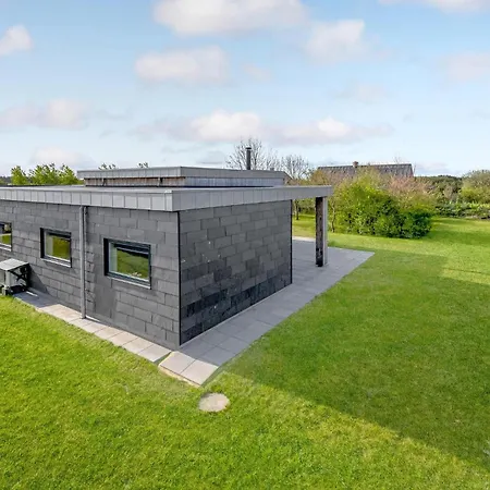 3 Bedroom Cozy In Holiday home Tarm