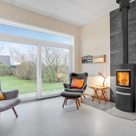 3 Bedroom Cozy In *