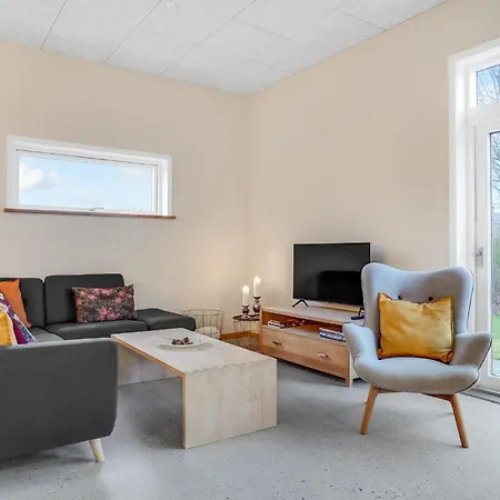 3 Bedroom Cozy In Holiday home